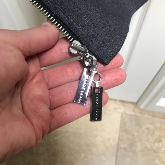 Gorgeous Nikki Jones 2 in 1 High Collar Gray Coat with Peuter Puffer Vest. - Picture 12 of 13